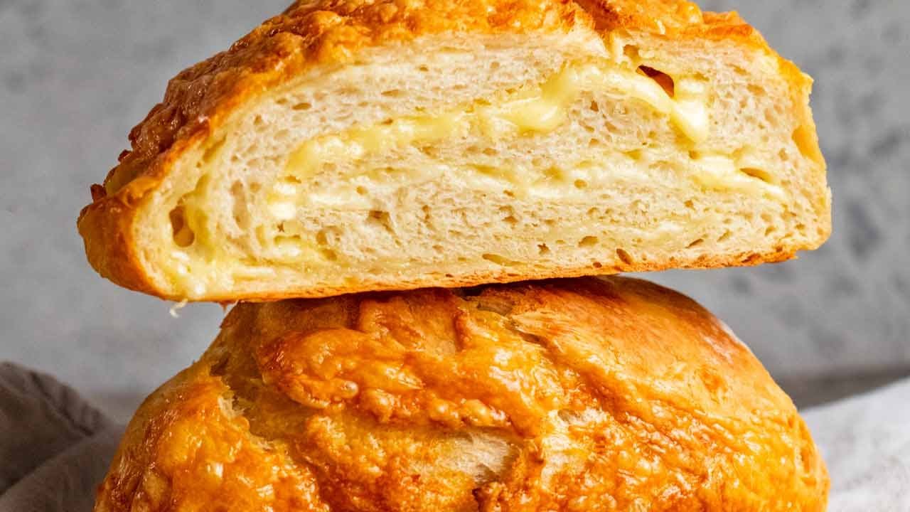 Cheese Bread: 7 Delicious Variations You Must Try 1 cheese bread