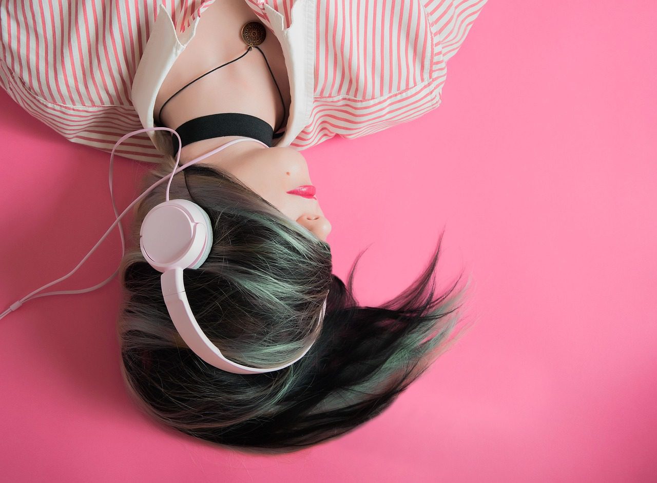 10 mejores formas de ganar dinero escuchando música en línea