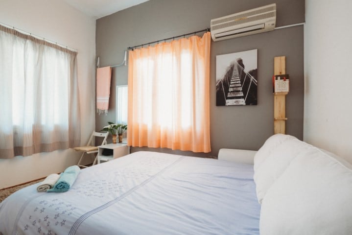 Un dormitorio de airbnb