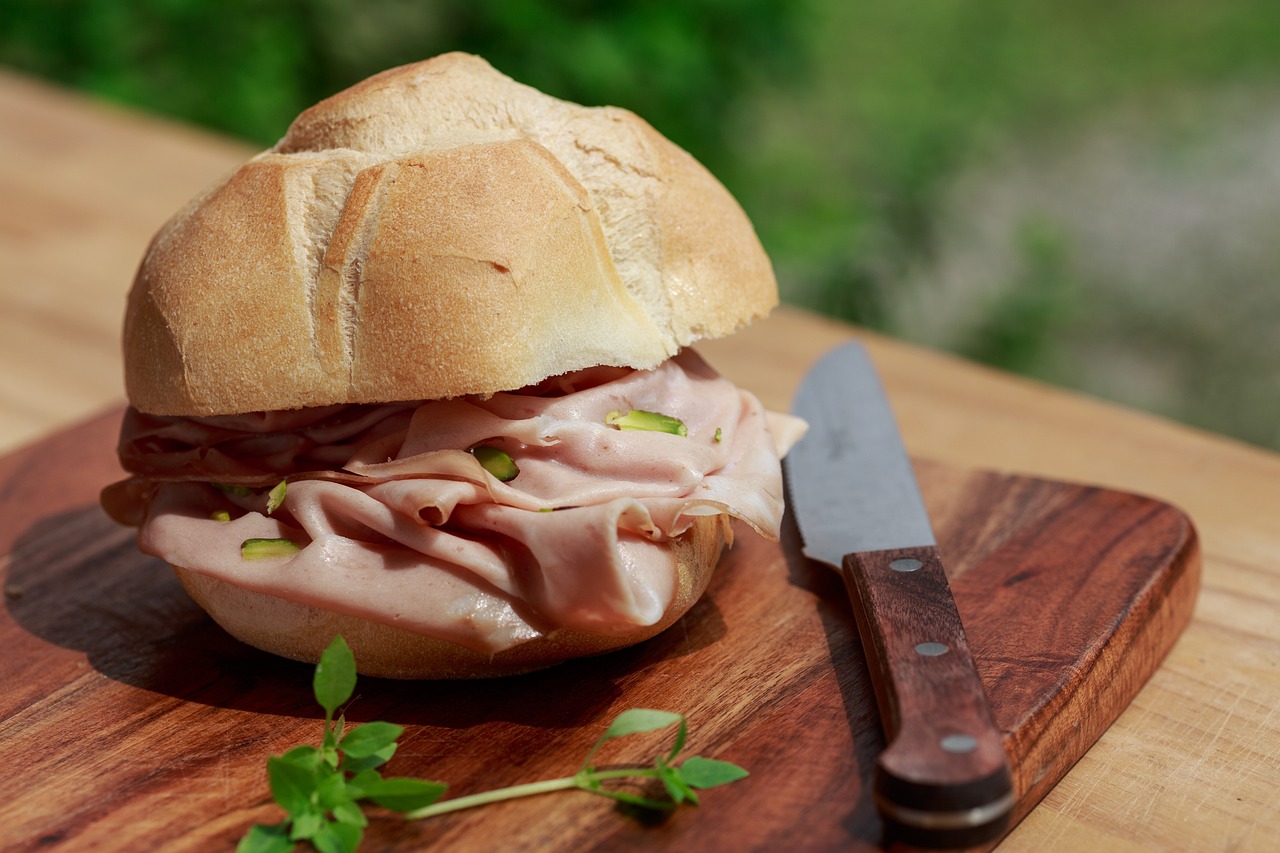 Mortadela: 5 formas creativas de disfrutarla en tus comidas 1 mortadela